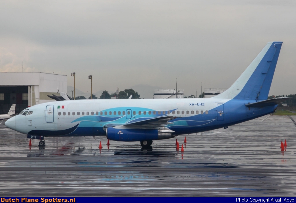 XA-UHZ Boeing 737-200 Global Air by Arash Abed