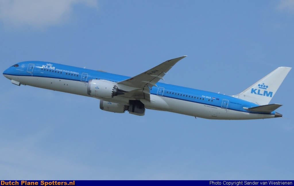 PH-BHA Boeing 787-9 Dreamliner KLM Royal Dutch Airlines by Sander van Westrienen