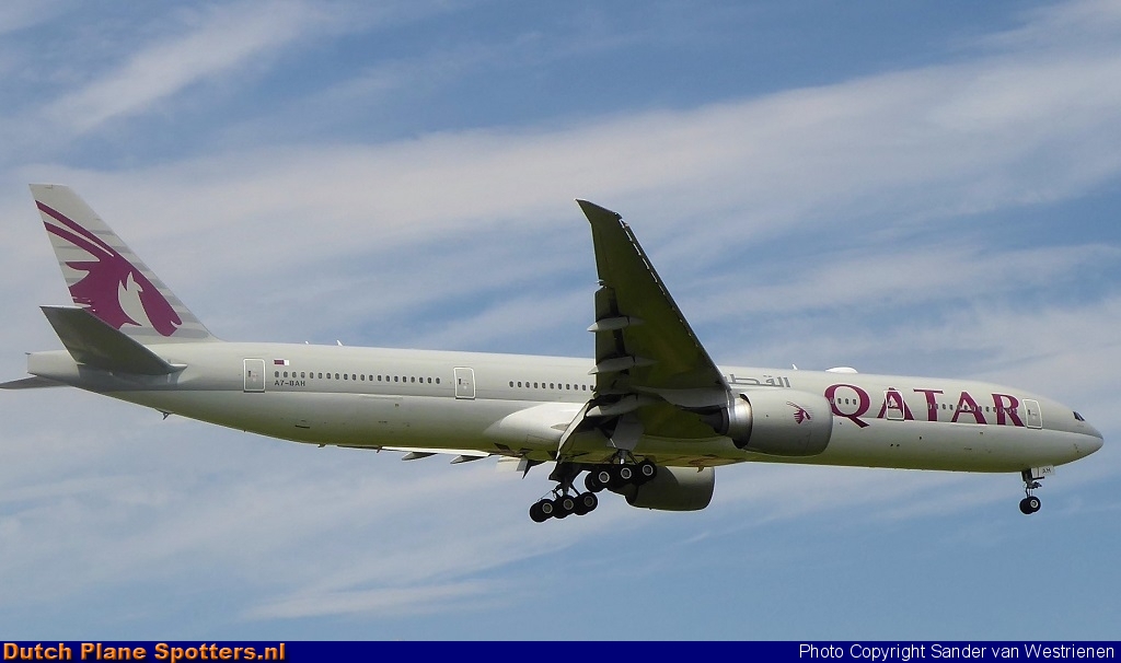 A7-BAH Boeing 777-300 Qatar Airways by Sander van Westrienen