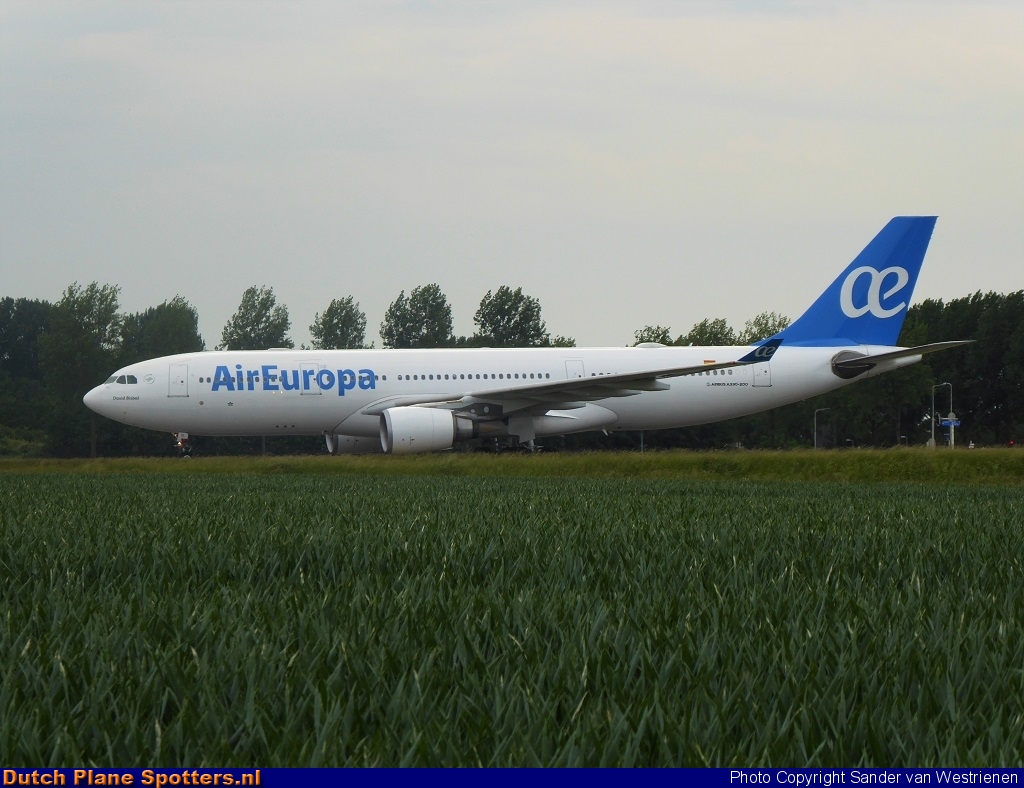 EC-JZL Airbus A330-200 Air Europa by Sander van Westrienen