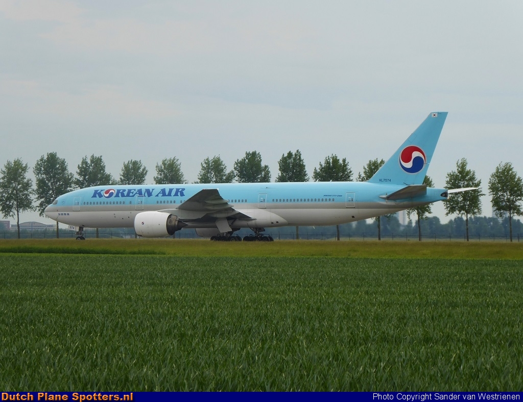 HL7574 Boeing 777-200 Korean Air by Sander van Westrienen
