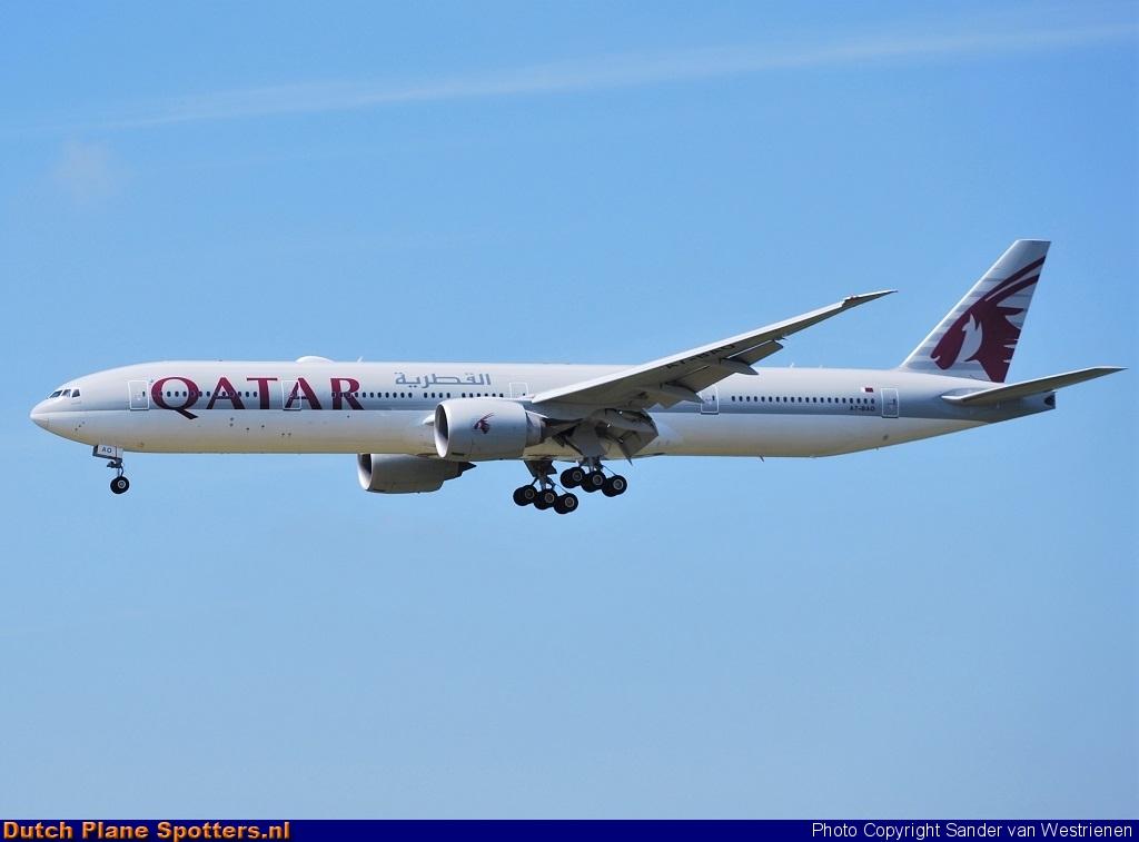 A7-BAO Boeing 777-300 Qatar Airways by Sander van Westrienen
