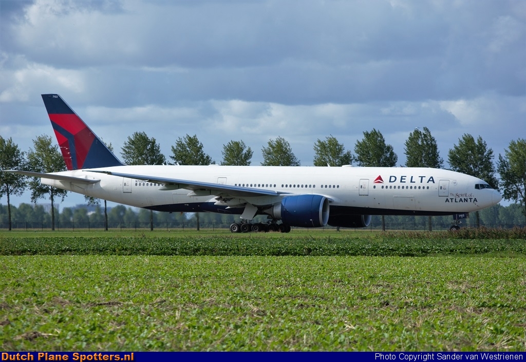 N702DN Boeing 777-200 Delta Airlines by Sander van Westrienen