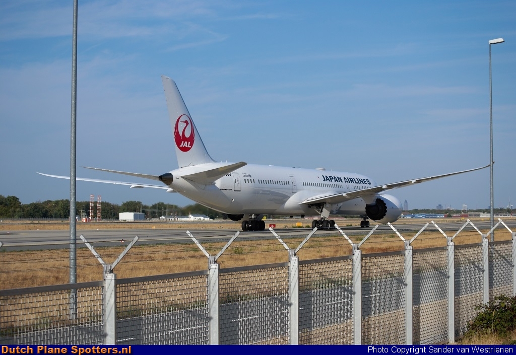 JA868J Boeing 787-9 Dreamliner JAL - Japan Airlines by Sander van Westrienen