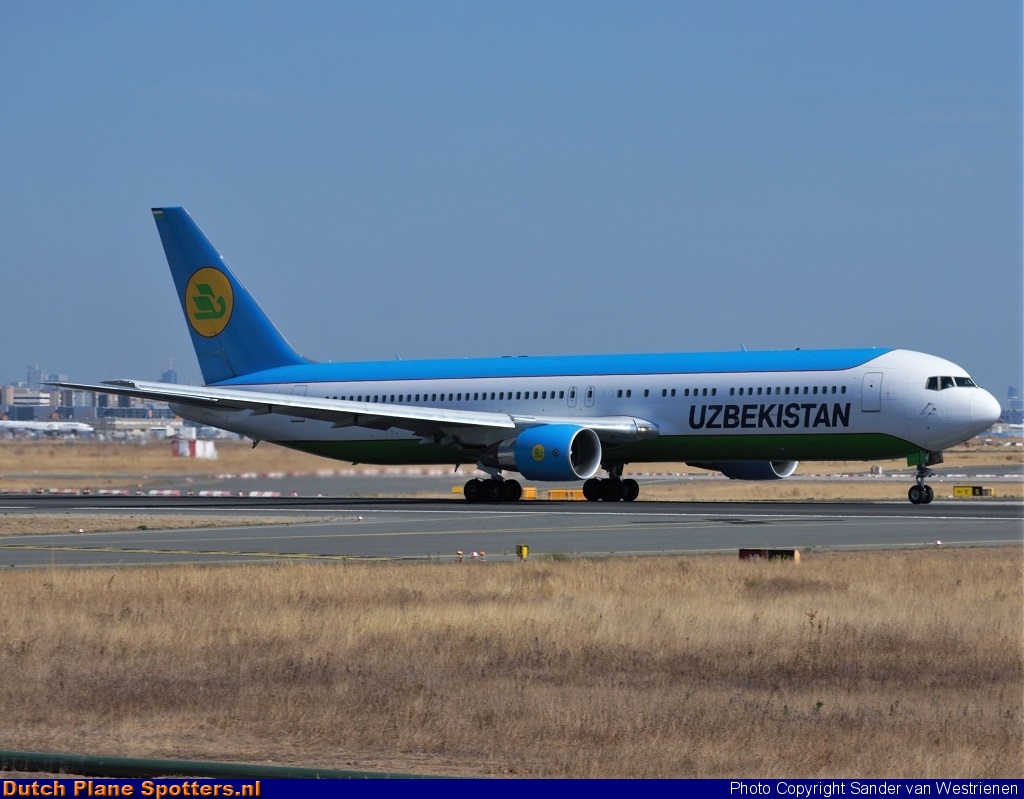 UK67005 Boeing 767-300 Uzbekistan Airways by Sander van Westrienen