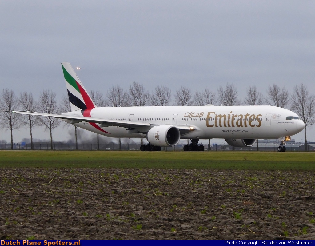 A6-EPG Boeing 777-200 Emirates by Sander van Westrienen