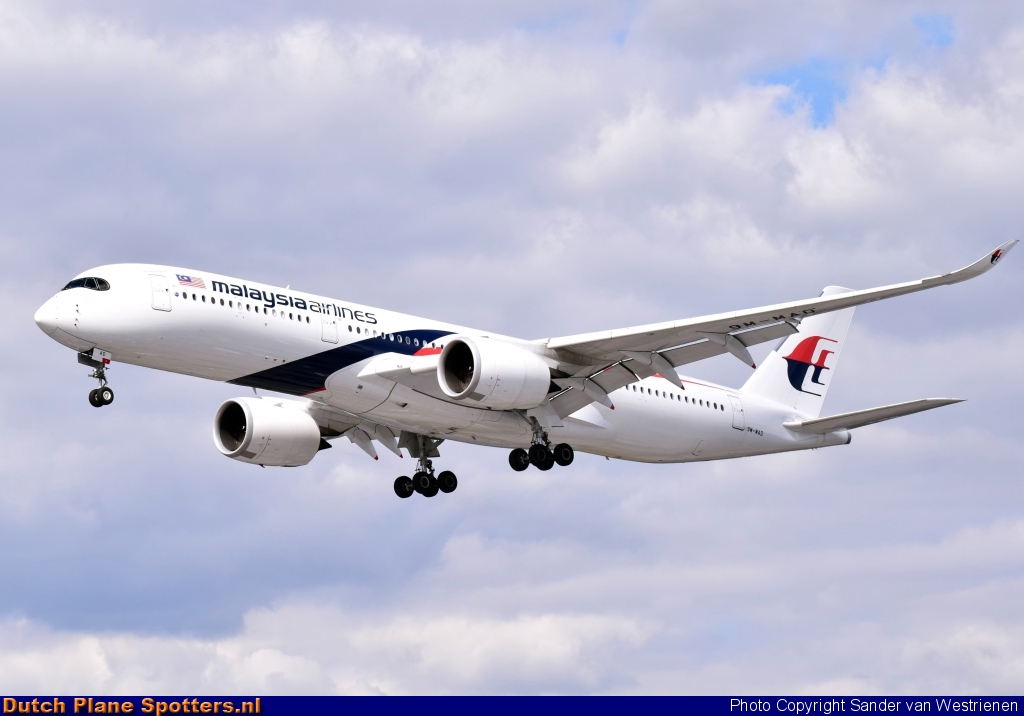 9M-MAD Airbus A350-900 Malaysia Airlines by Sander van Westrienen
