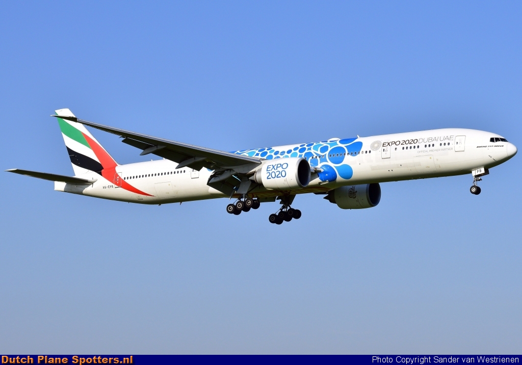 A6-EPB Boeing 777-300 Emirates by Sander van Westrienen
