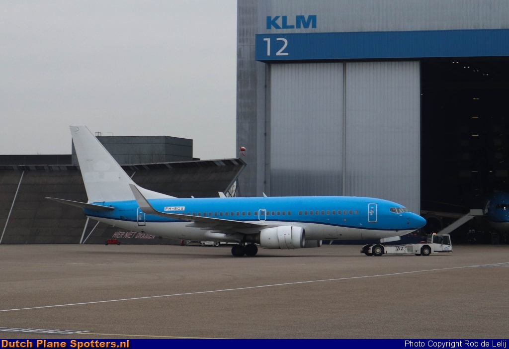 PH-BGE Boeing 737-700 KLM Royal Dutch Airlines by Rob de Lelij