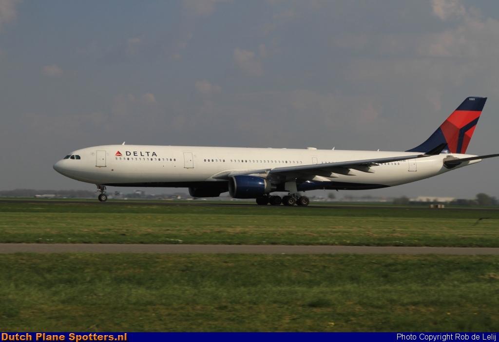N801NW Airbus A330-200 Delta Airlines by Rob de Lelij