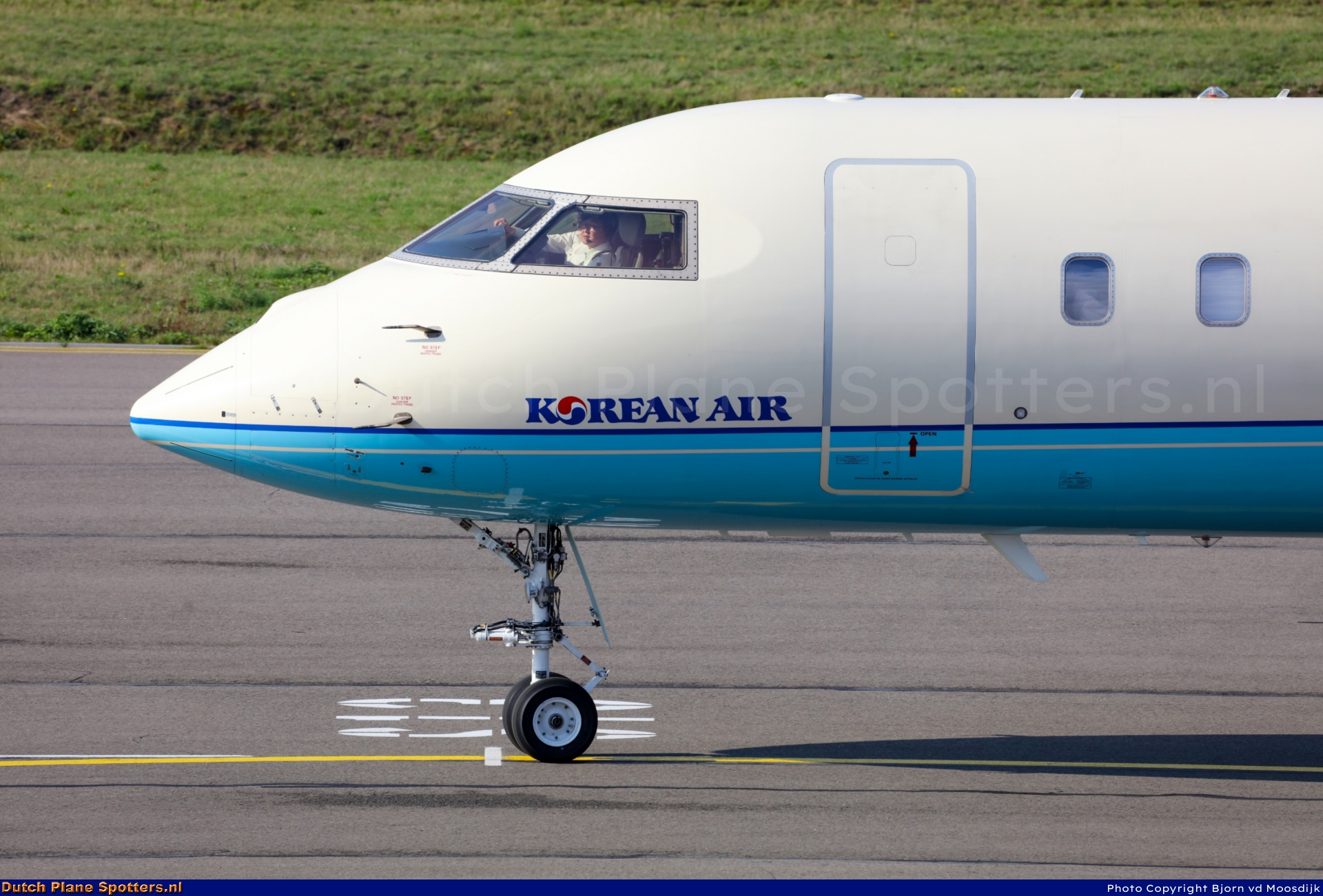 HL8230 Bombardier BD-700 Global Express Korean Air by Bjorn van de Moosdijk
