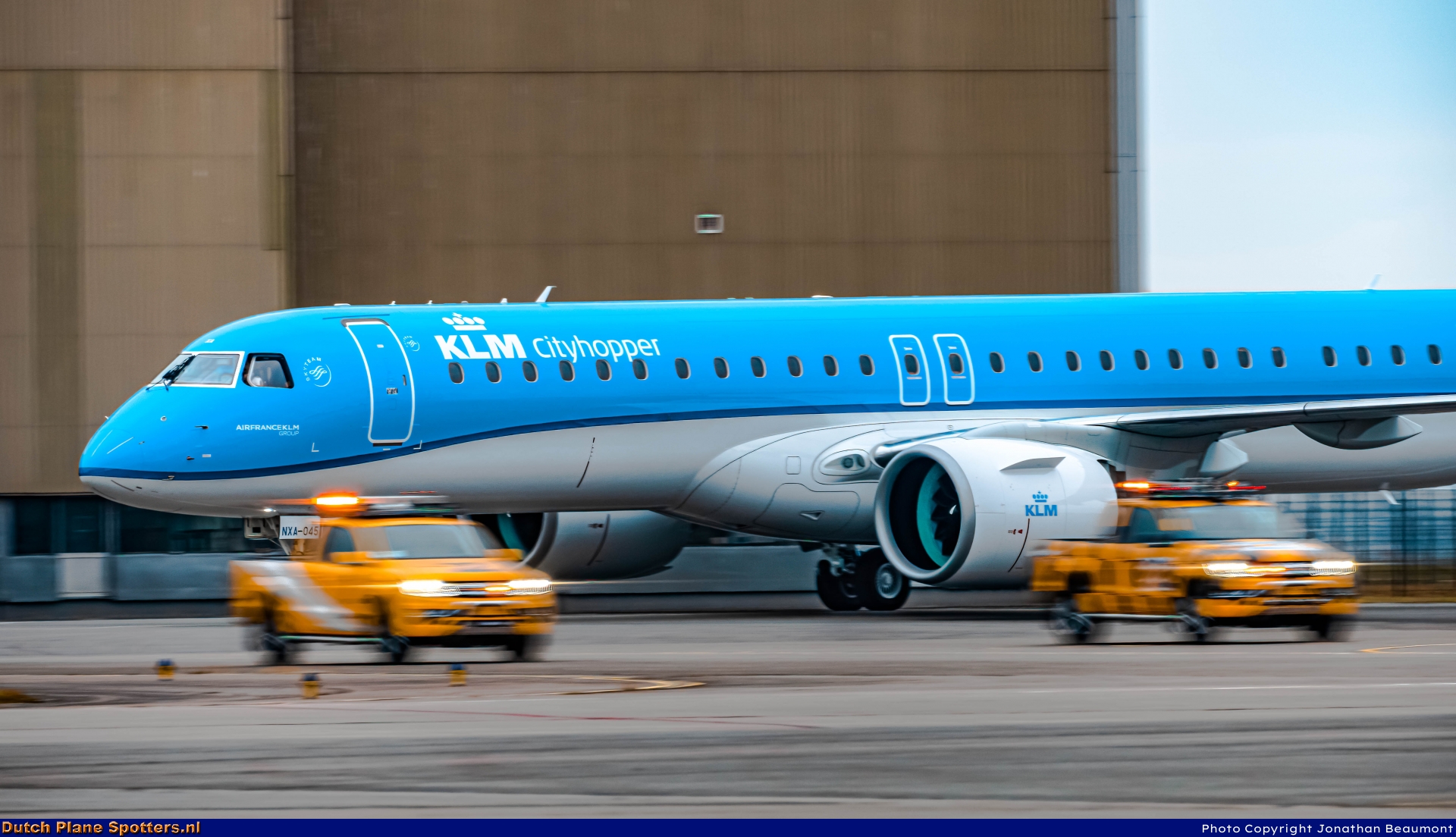 PH-NXA Embraer 195 E2 KLM Cityhopper by Jonathan Beaumont