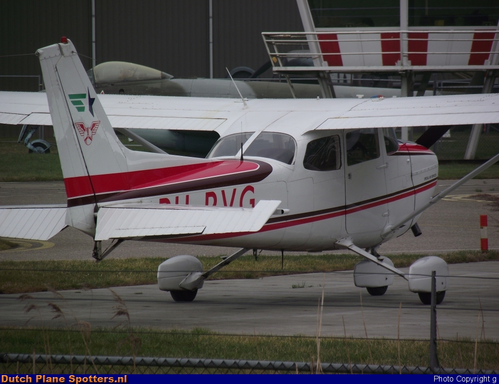 PH-PVG Cessna 172 Skyhawk Special Air Services by g