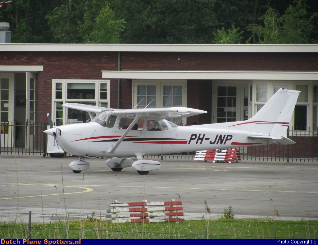 PH-JNP Cessna 172 Skyhawk Special Air Services by g