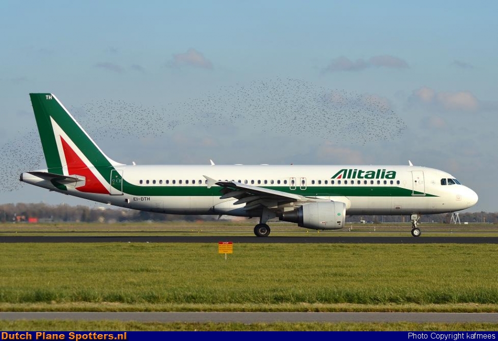 EI-DTH Airbus A320 Alitalia by Peter Veerman