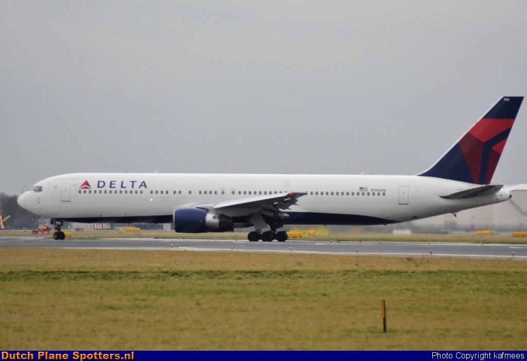 N190DN Boeing 767-300 Delta Airlines by Peter Veerman