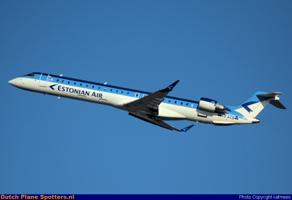 ES-ACB Bombardier Canadair CRJ900 Estonian Air by Peter Veerman