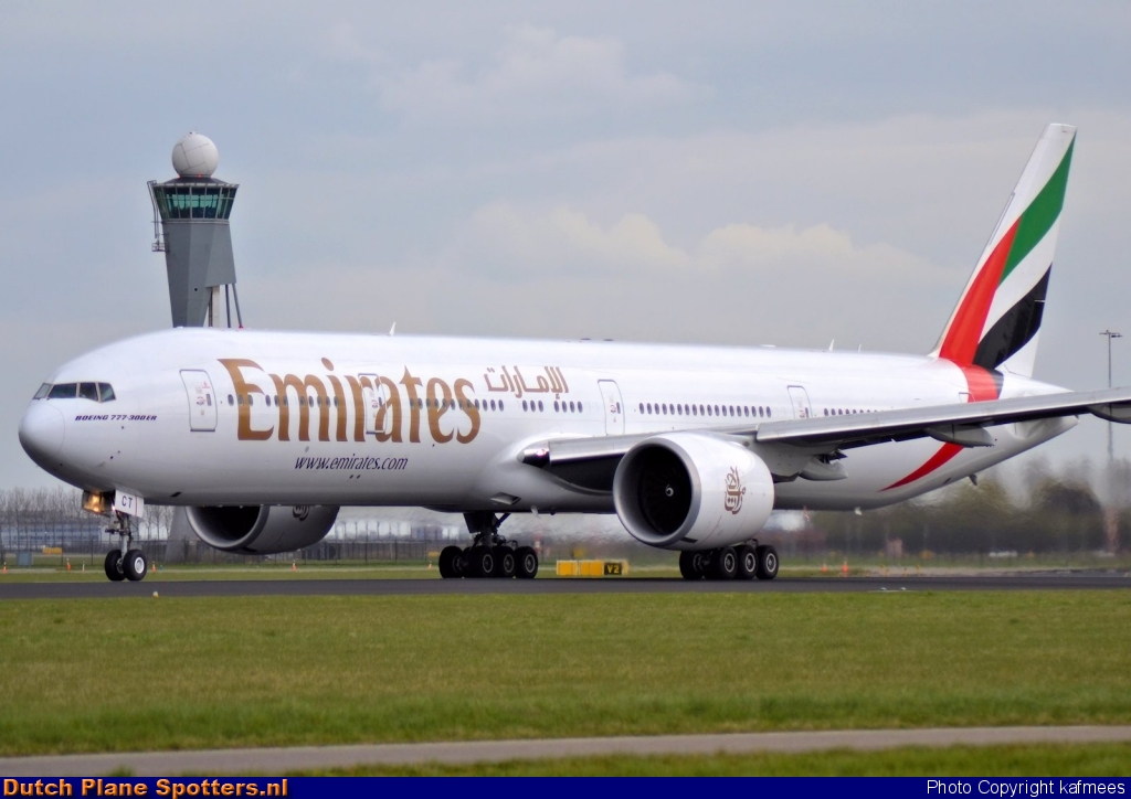 A6-ECT Boeing 777-300 Emirates by Peter Veerman