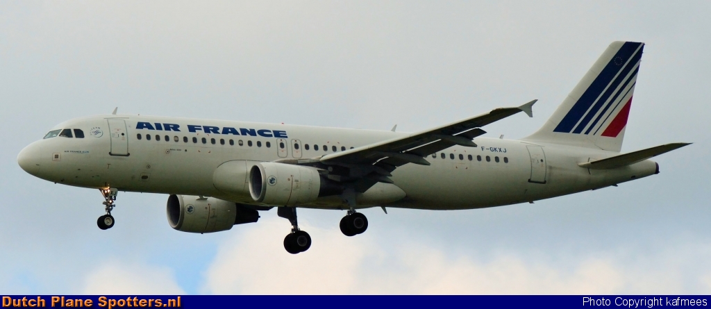F-GKXJ Airbus A320 Air France by Peter Veerman