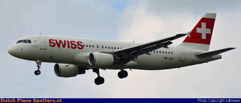 HB-JLS Airbus A320 Swiss International Air Lines by Peter Veerman