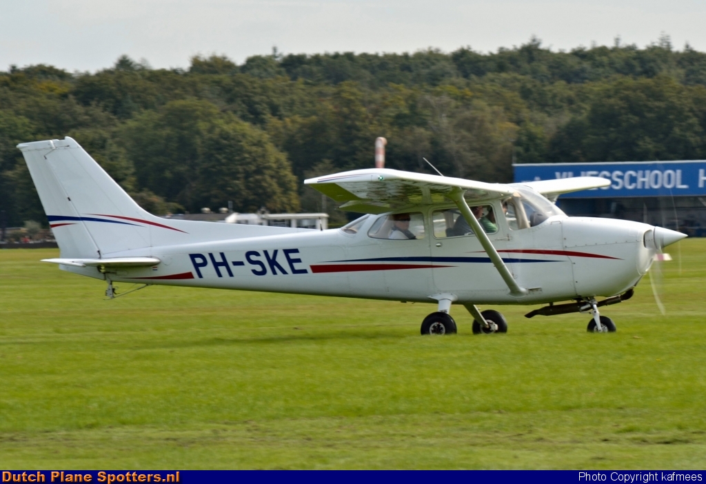 PH-SKE Cessna 172 Skyhawk Private by Peter Veerman