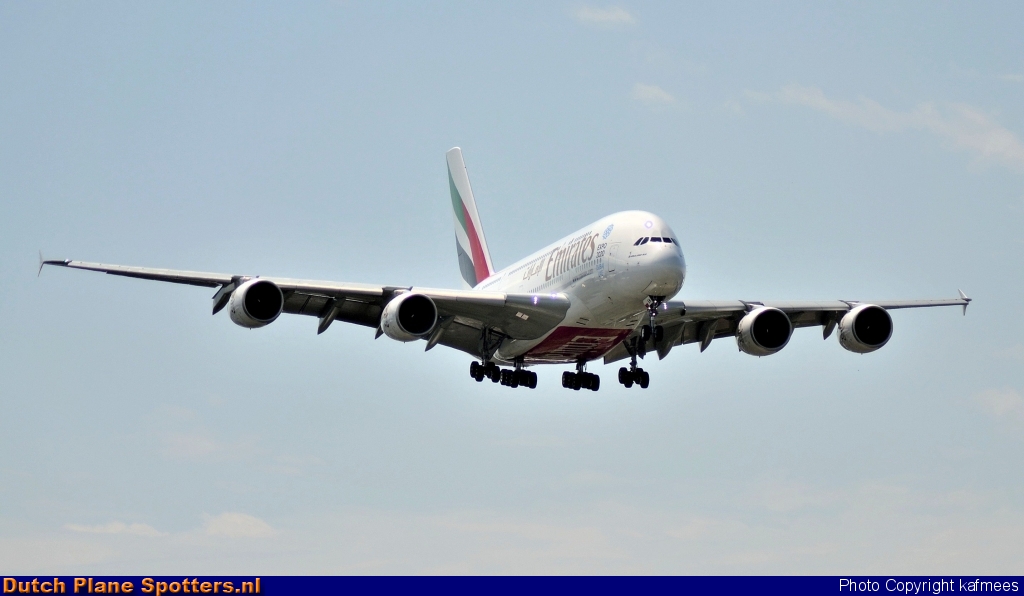 A6-EEM Airbus A380-800 Emirates by Peter Veerman