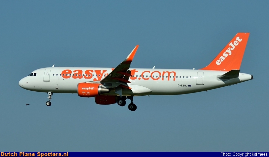 G-EZWJ Airbus A320 easyJet by Peter Veerman
