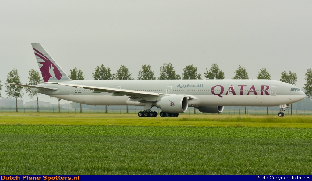 A7-BAZ Boeing 777-300 Qatar Airways by Peter Veerman