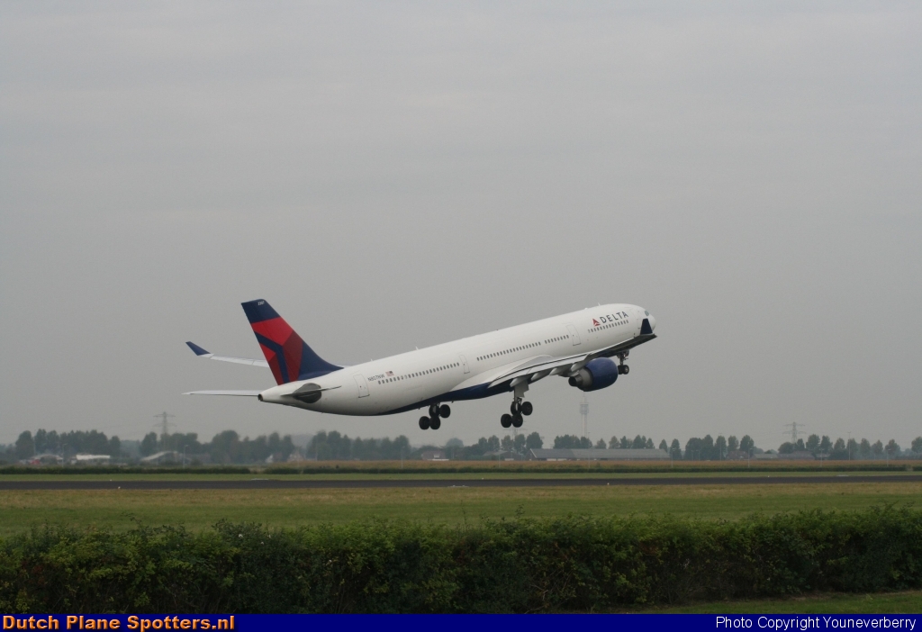 N807NW Airbus A330-300 Delta Airlines by Youneverberry