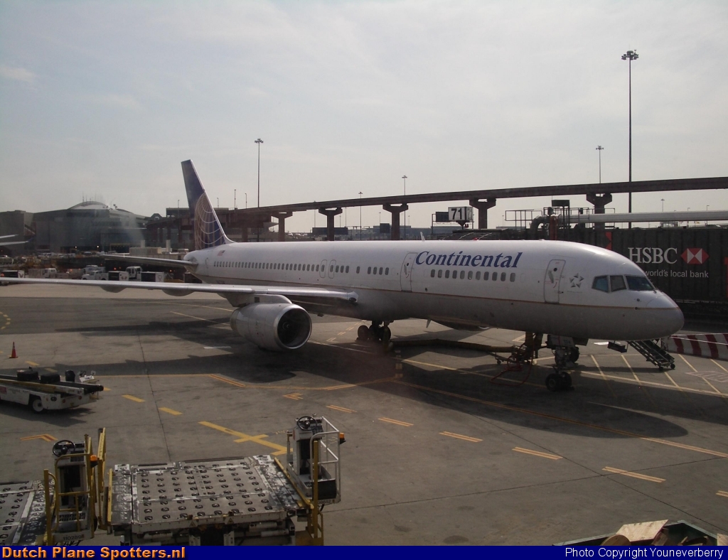N67134 Boeing 757-200 Continental Airlines by Youneverberry