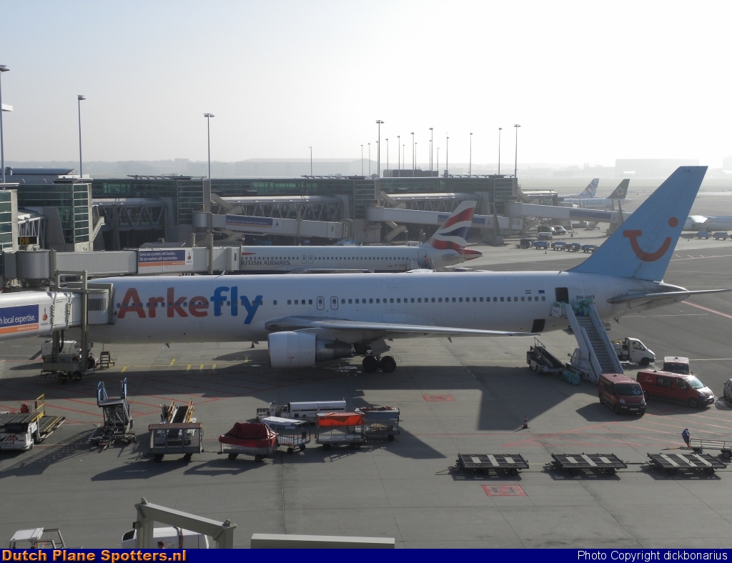 PH-AHX Boeing 767-300 ArkeFly by dickbonarius
