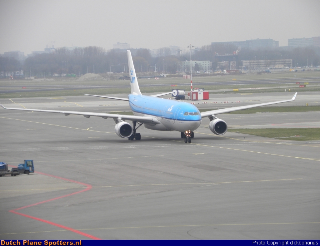 PH-AOK Airbus A330-200 KLM Royal Dutch Airlines by dickbonarius