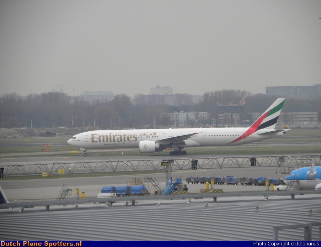 A6-ECT Boeing 777-300 Emirates by dickbonarius