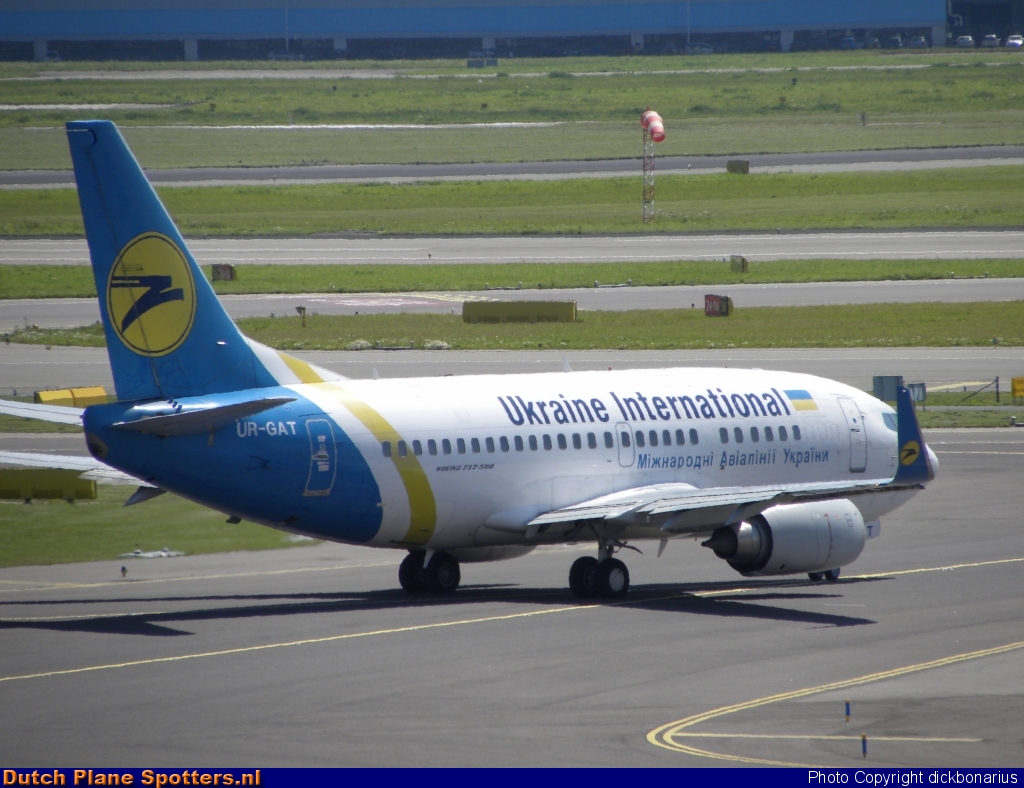 UR-GAT Boeing 737-500 Ukraine International Airlines by dickbonarius