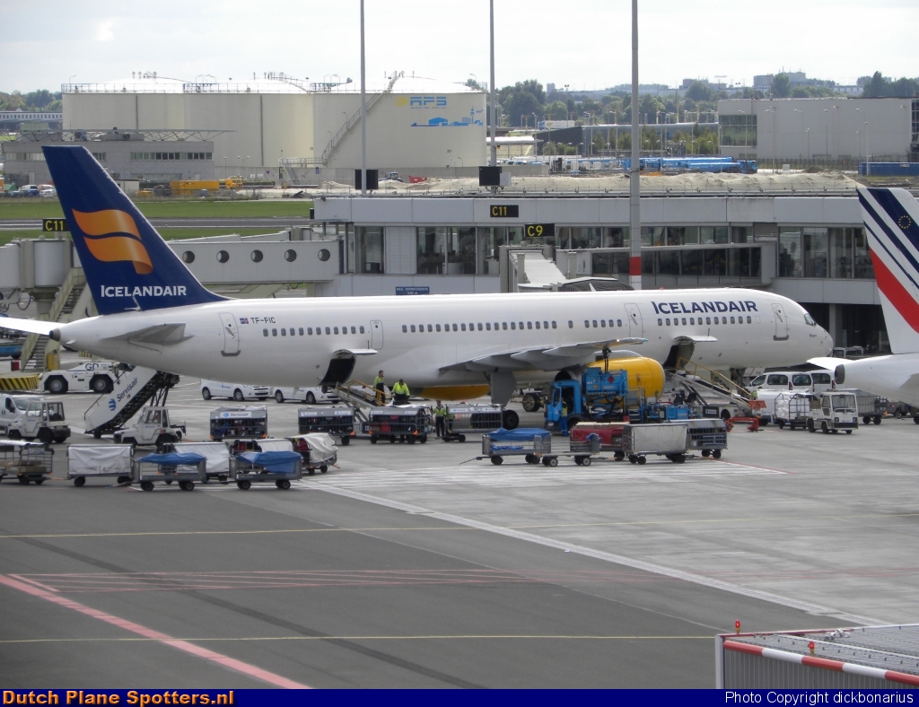 TF-FIC Boeing 757-200 Icelandair by dickbonarius