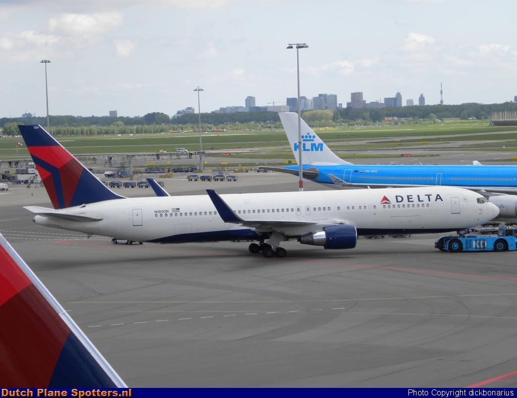 N189DN Boeing 767-300 Delta Airlines by dickbonarius