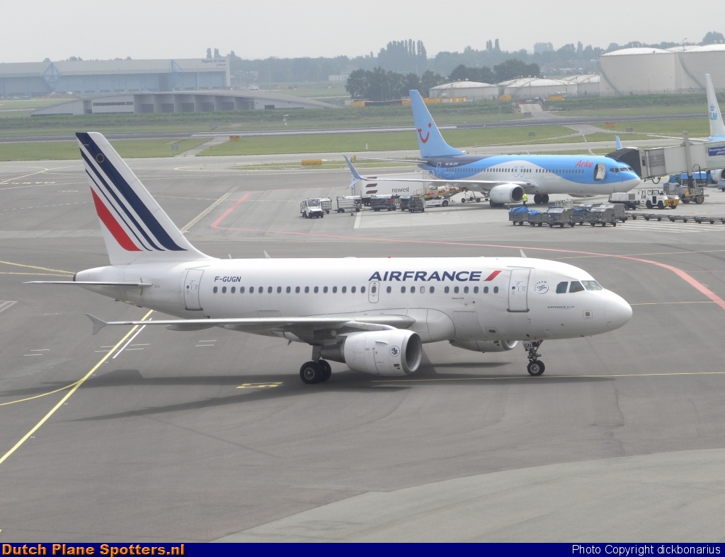 F-GUGN Airbus A318 Air France by dickbonarius