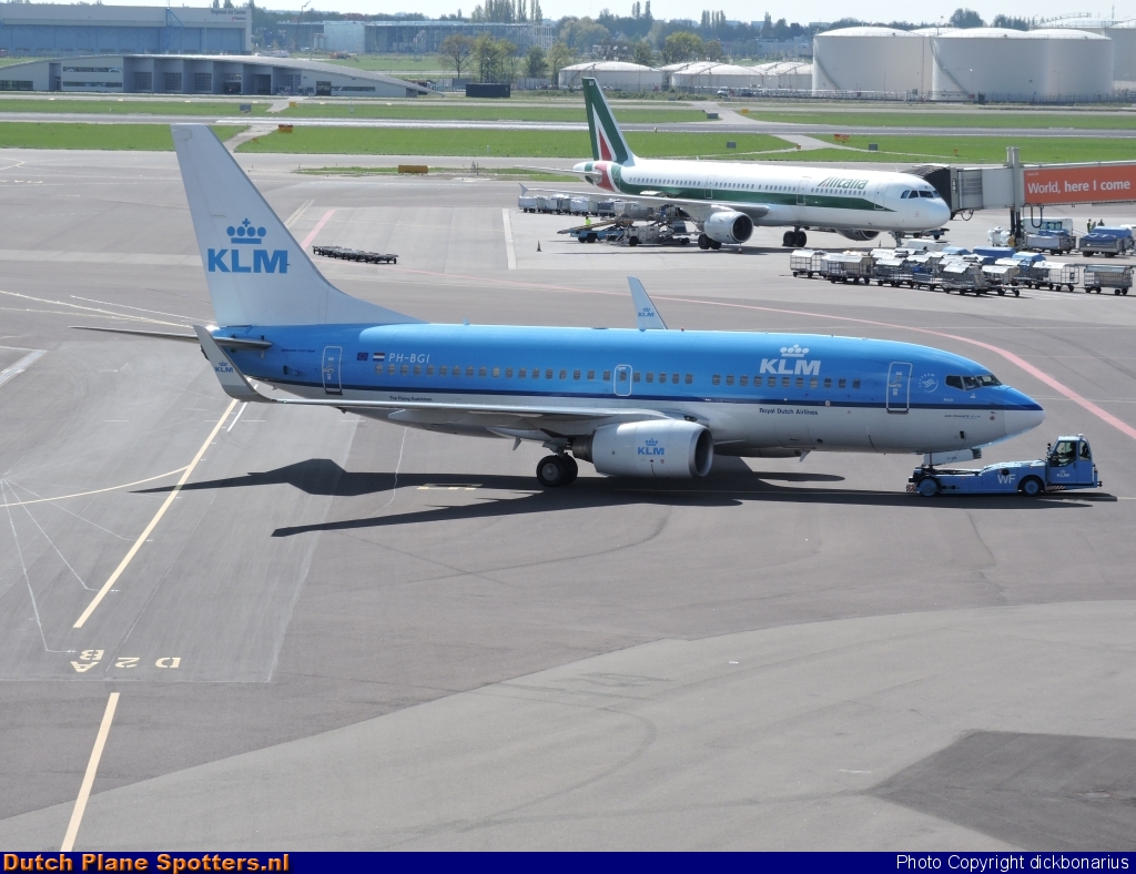 PH-BGI Boeing 737-700 KLM Royal Dutch Airlines by dickbonarius