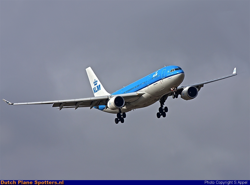 PH-AOE Airbus A330-200 KLM Royal Dutch Airlines by S.Appel