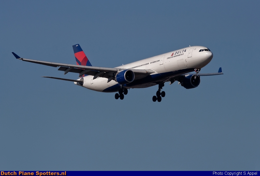 N803NW Airbus A330-300 Delta Airlines by S.Appel