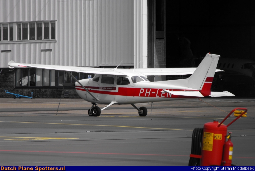 PH-LEN Cessna 172 Skyhawk Aerophoto Schiphol by Stefan Middelbeek