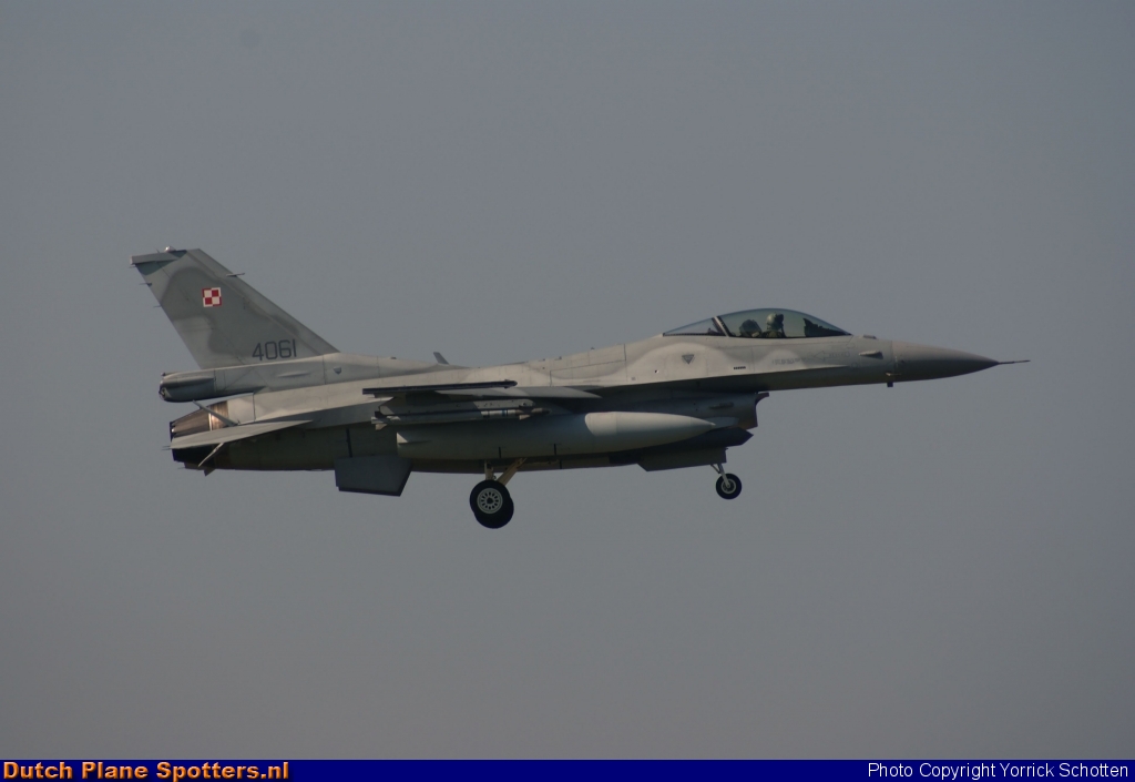 4061 General Dynamics F-16 Fighting Falcon MIL - Polish Air Force by Yorrick Schotten
