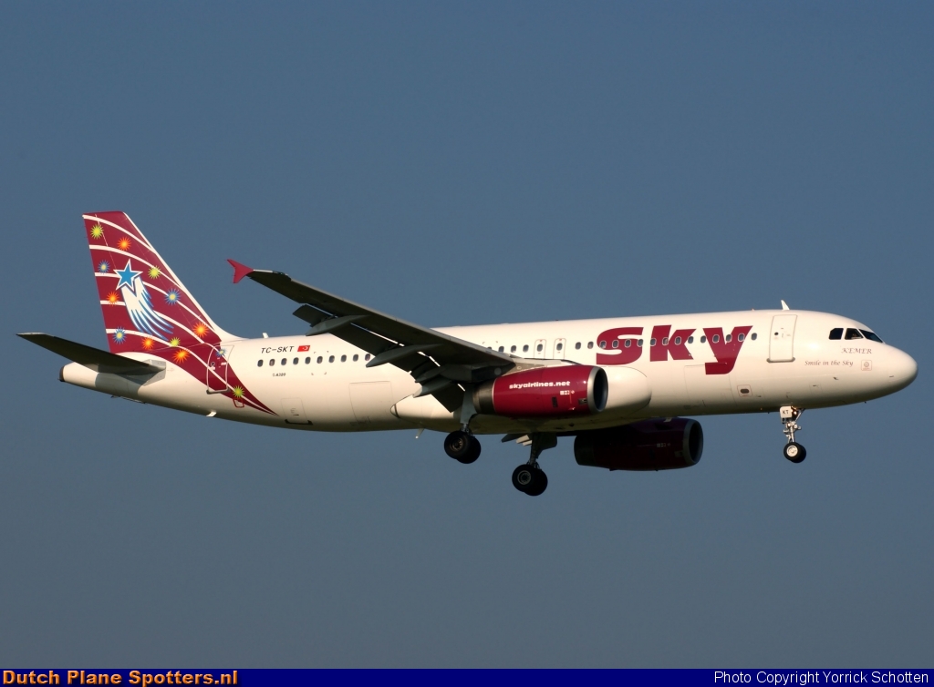 TC-SKT Airbus A320 Sky Airlines by Yorrick Schotten