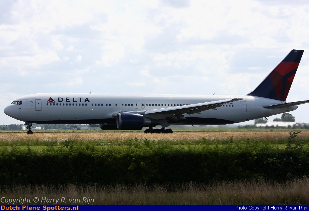 N169DZ Boeing 767-300 Delta Airlines by Harry R. van Rijn