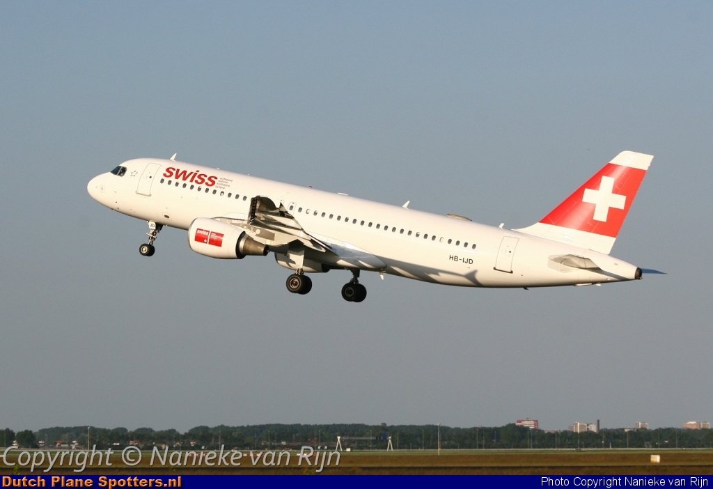 HB-IJD Airbus A320 Swiss International Air Lines by Nanieke van Rijn