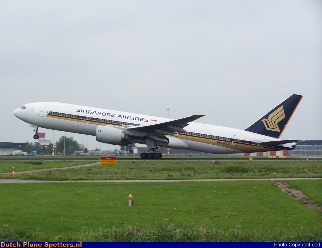 9V-SVN Boeing 777-200 Singapore Airlines by edd