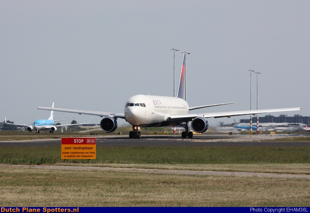 N182DN Boeing 767-300 Delta Airlines by EHAM36L