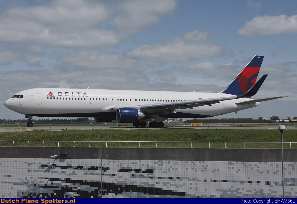 N195DN Boeing 767-300 Delta Airlines by EHAM36L