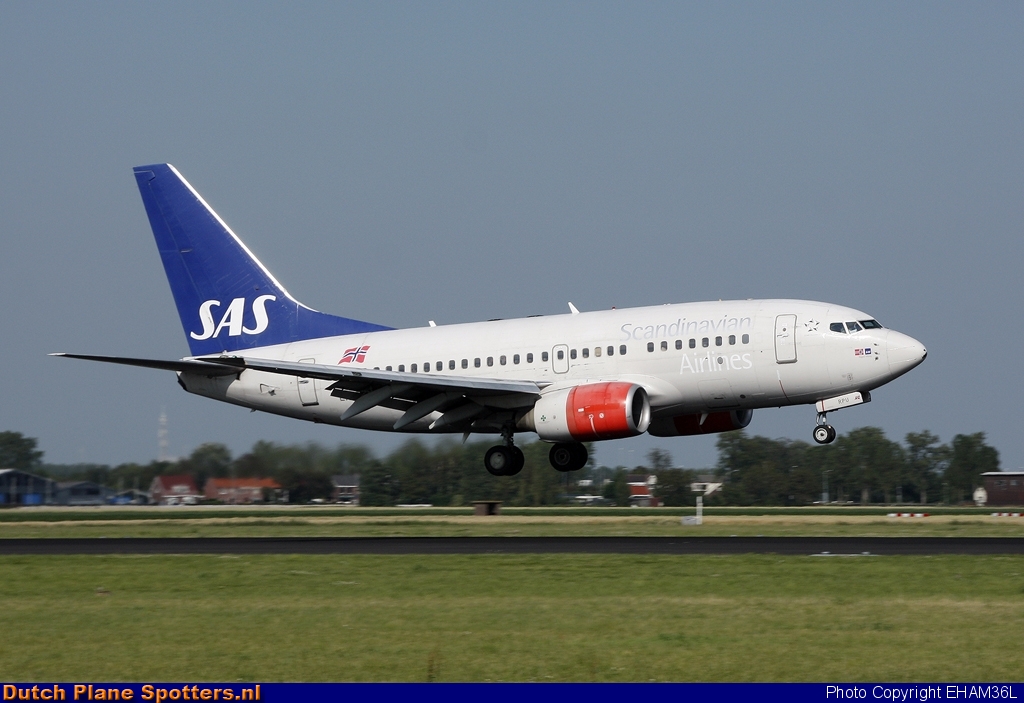 LN-RPU Boeing 737-600 SAS Norge by EHAM36L
