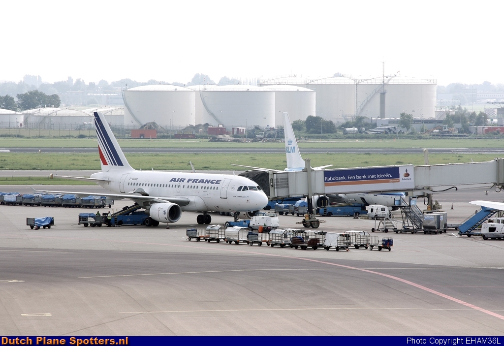 F-GUGQ Airbus A318 Air France by EHAM36L